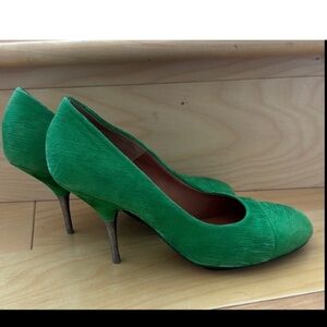 Dries Van Noten Textured Green Leather
Metal Stilleto Pumps size 37